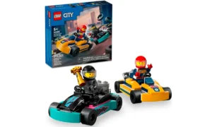 Caixa do set LEGO City Carros de Karting e Pilotos 60400 mostrando dois karts de corrida em cores laranja e turquesa com dois pilotos